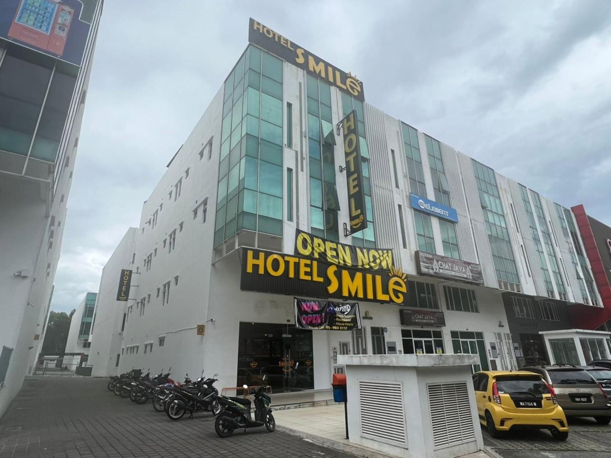 Smile Hotel Subang Airport Shah Alam Exteriör bild