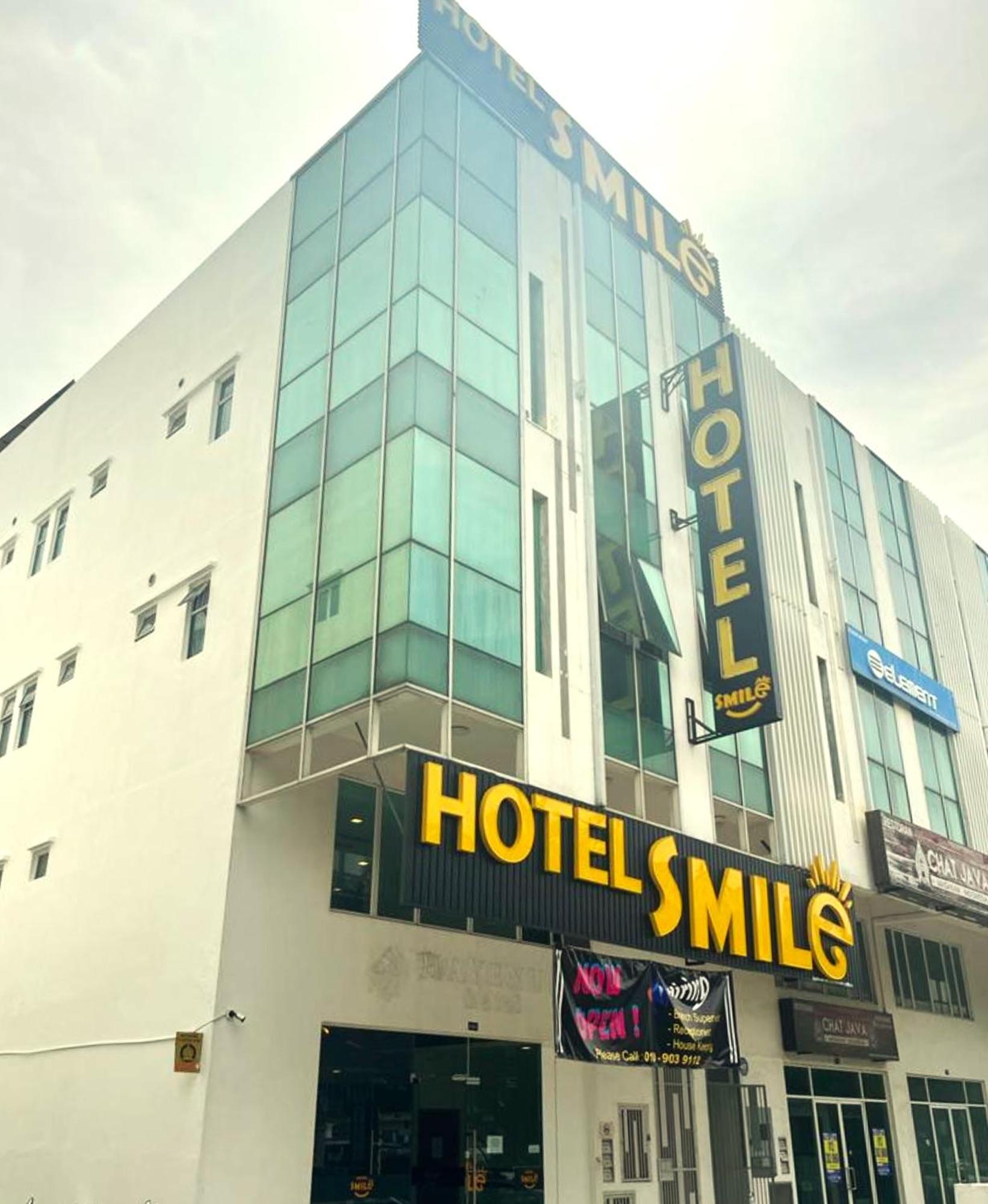 Smile Hotel Subang Airport Shah Alam Exteriör bild